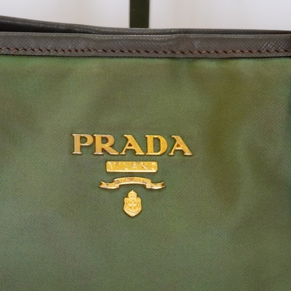 Prada Green Nylon and Saffiano Tote bag - Picture 3 of 12
